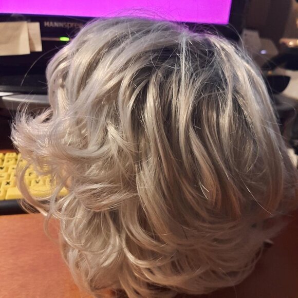 NEW TAG ! Tseses Women Short Curly Wig White/Gray